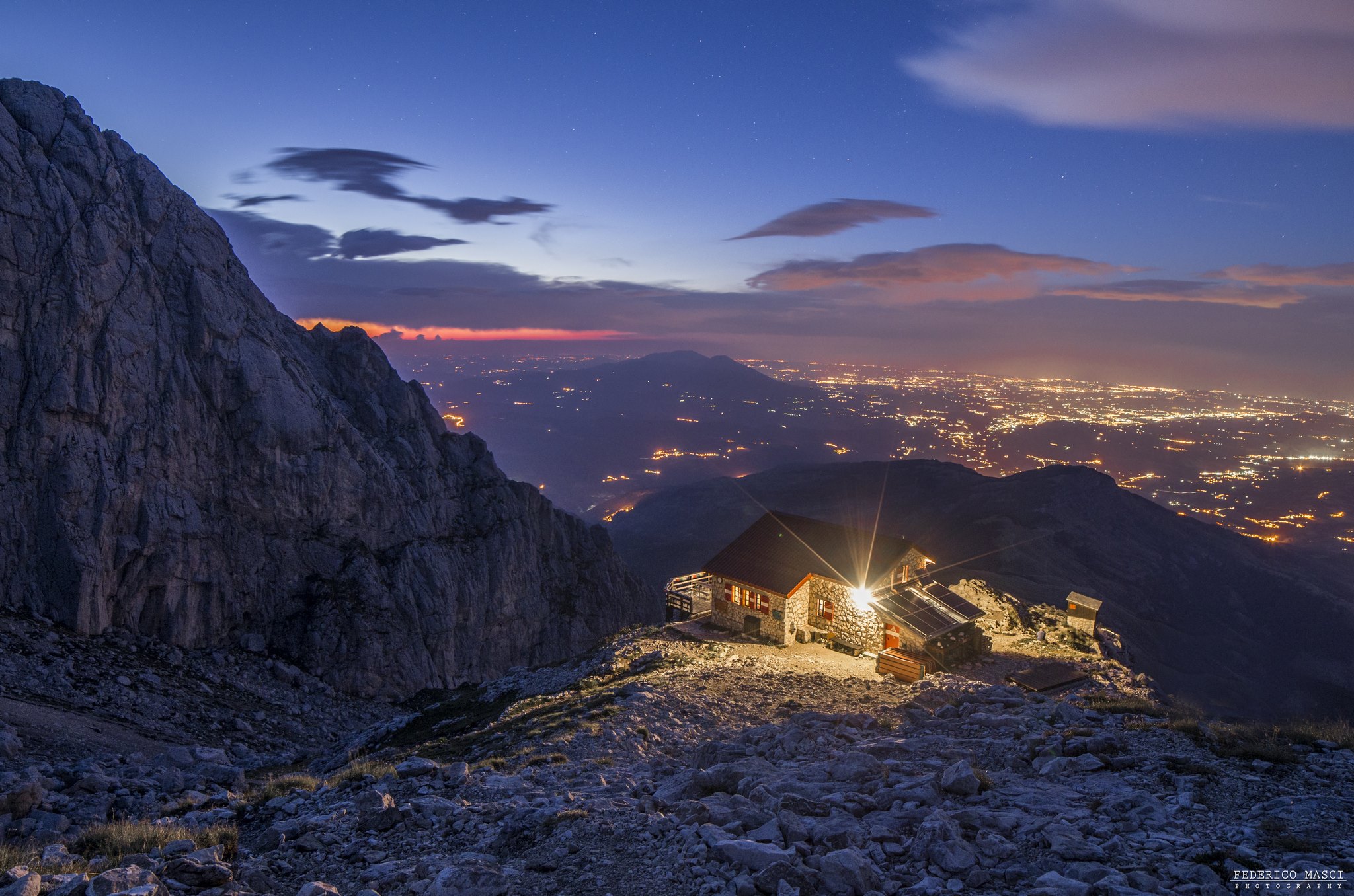Rifugio Franchetti al tramonto. Foto @ Federico Masci Photography