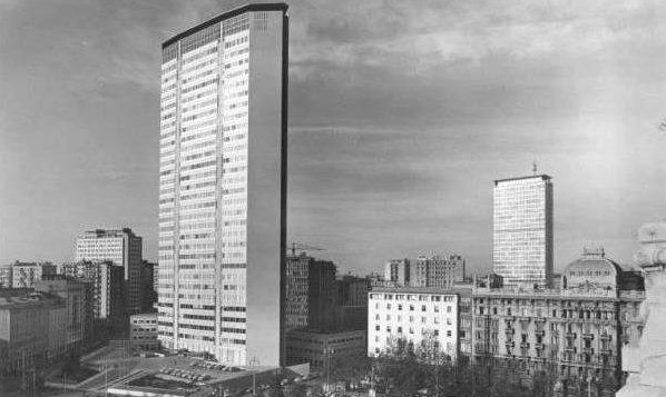 Il Pirellone a Milano @Facebook Ragni di Lecco