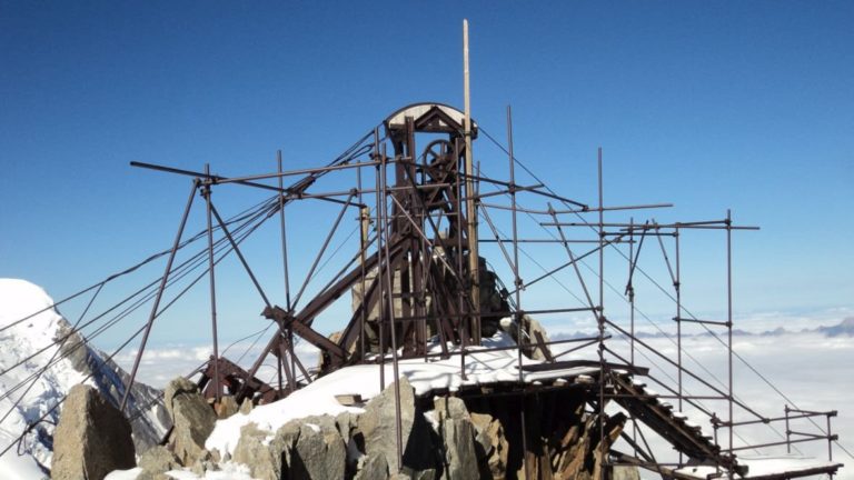 Photo of Monte Bianco: al Col du Midi iniziato lo smantellamento della stazione della funivia