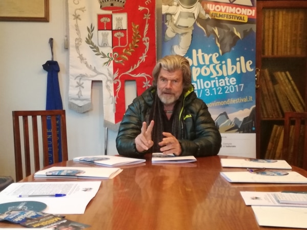 Reinhold Messner alla conferenza stampa. Foto @Cuneodice