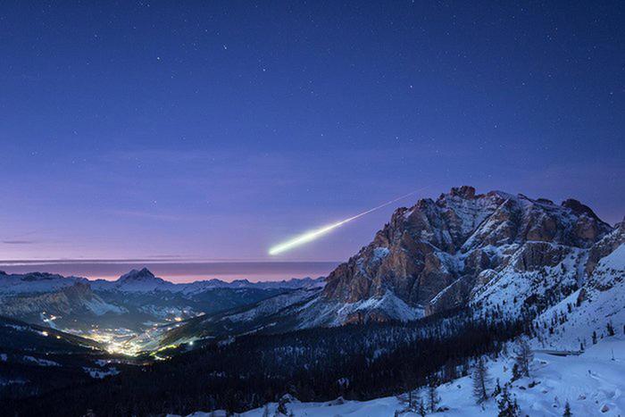 la foto scattata il 14 novembre dal fotografo inglese Ollie Taylor da Passo Falzarego di un meteorite che entra nell'atmosfera terrestre nel cielo sopra a La Villa, in Alta Badia (Bolzano), pubblicata sul sito dell'Esa, l'agenzia spaziale europea, insieme ad un'intervista all'autore il 16 novembre 2017. +++ATTENZIONE LA FOTO NON PUO' ESSERE PUBBLICATA O RIPRODOTTA SENZA L'AUTORIZZAZIONE DELLA FONTE DI ORIGINE CUI SI RINVIA+++