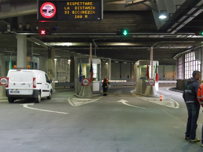 Photo of Il traforo del Gran San Bernardo rimane chiuso, ancora interrotti i collegamenti con la Svizzera