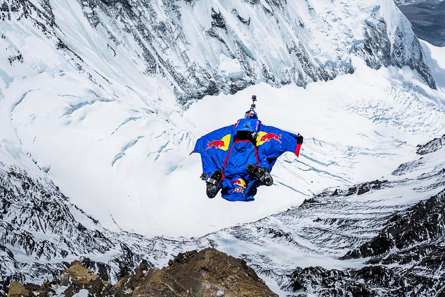 Valery Rozov si lancia dal versante nord dell'Everest, 5 maggio 2013 @Redbull.com
