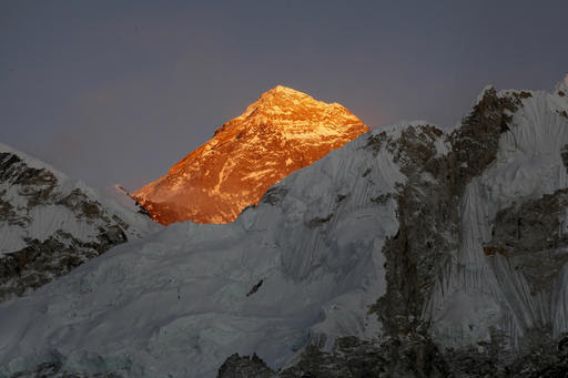 Photo of Nuove misurazioni sull’Everest: il governo nepalese ha stanziato i fondi