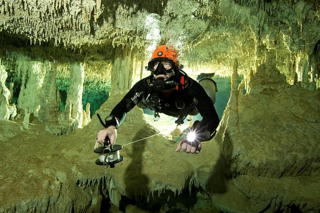 Photo of Scoperta in Messico la grotta sommersa più grande al mondo: si estende per 374 km. Le immagini