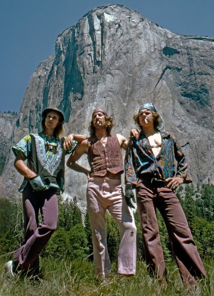 Billy Westbay, Jim Bridwell (al centro), e John Long dopo la prima ascensione in giornata di The Nose (El Capitan) nel 1975