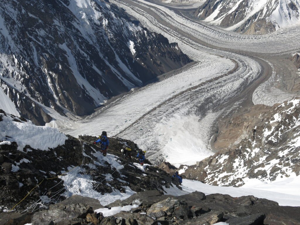 Lungo la Piramide Nera. Foto Archivio K2 2014 (estate).