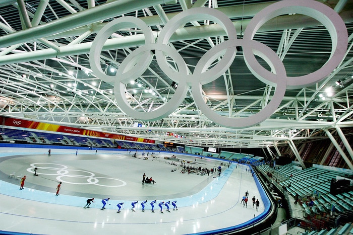 La pista dell'Oval Lingotto di Torino in occasione delle Olimpiadi invernali, in una immagine del 08 febbraio 2006.
ANSA/DANIEL DAL ZENNARO