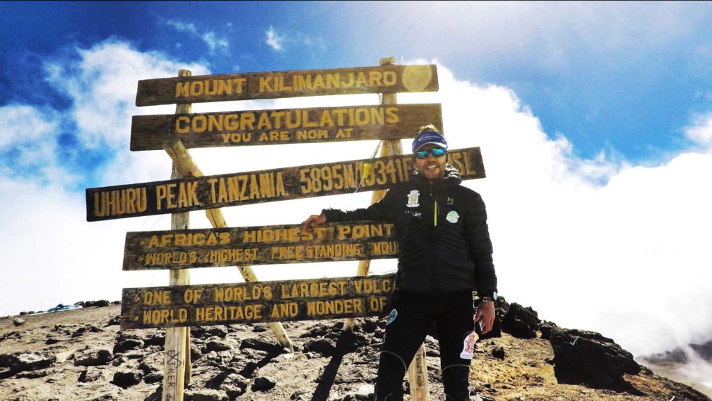 Nico Valsesia in cima al Kilimangiaro