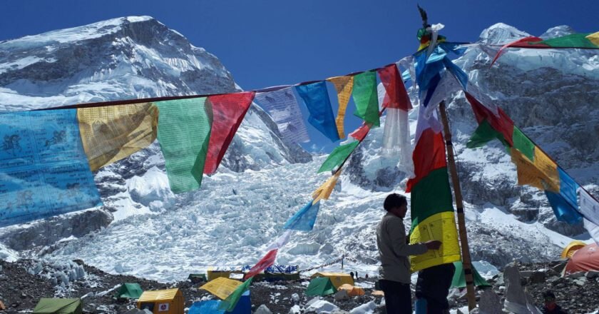 Alpinismo, everest, traversata Everest- Lhotse, peter hamor, hora colibasanu, camandona, cazzanelli, Ueli Steck,
