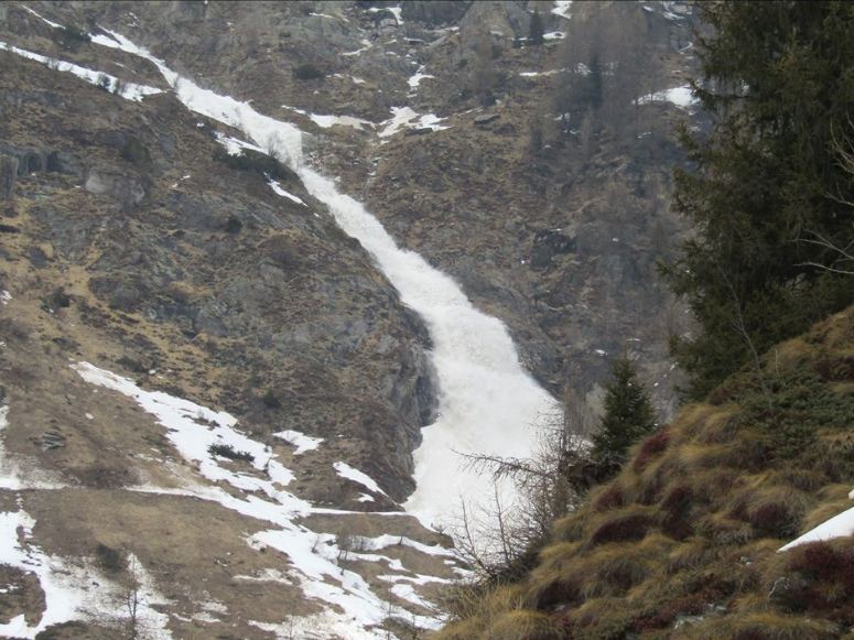 La valanga sul Monte Masoni. Foto @ Pierangelo Tombini
