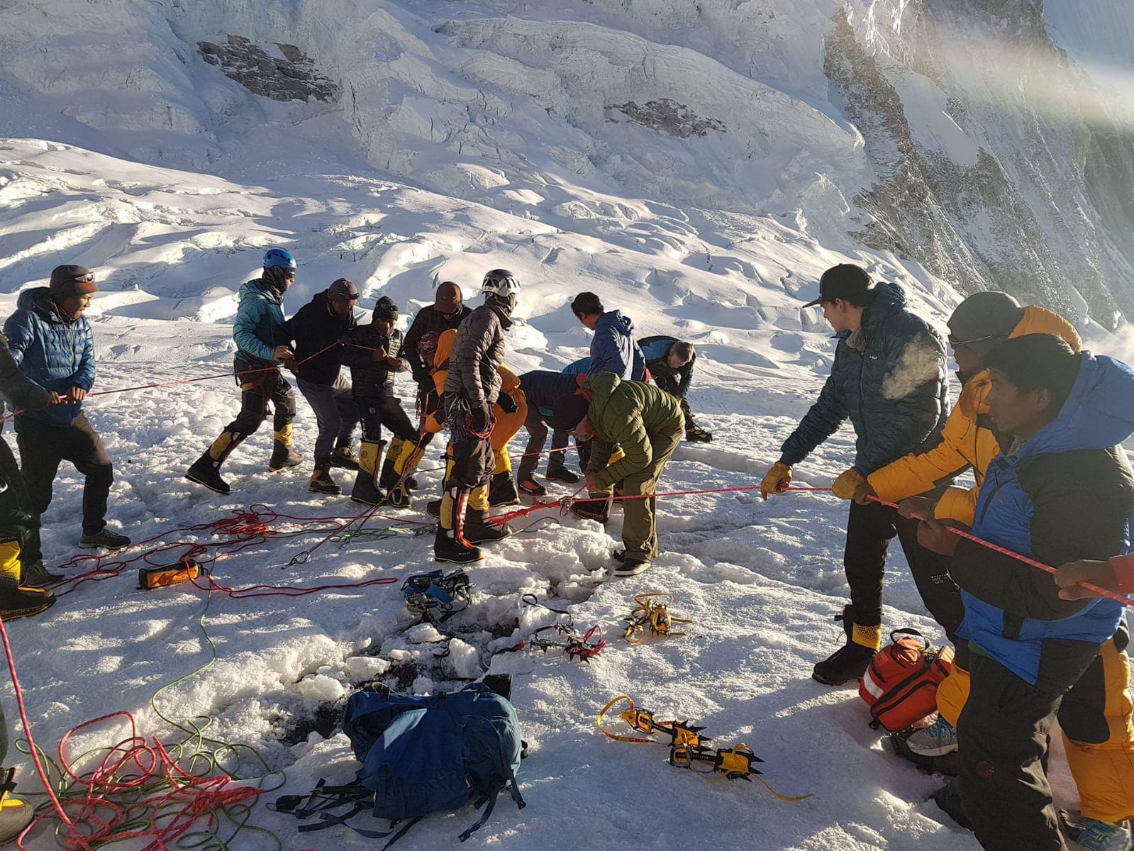 Damai Sarki Sherpa, Pasang Norbu Sherpa, Maurizio Folini, Everest, alpinismo, ottomila, cronaca
