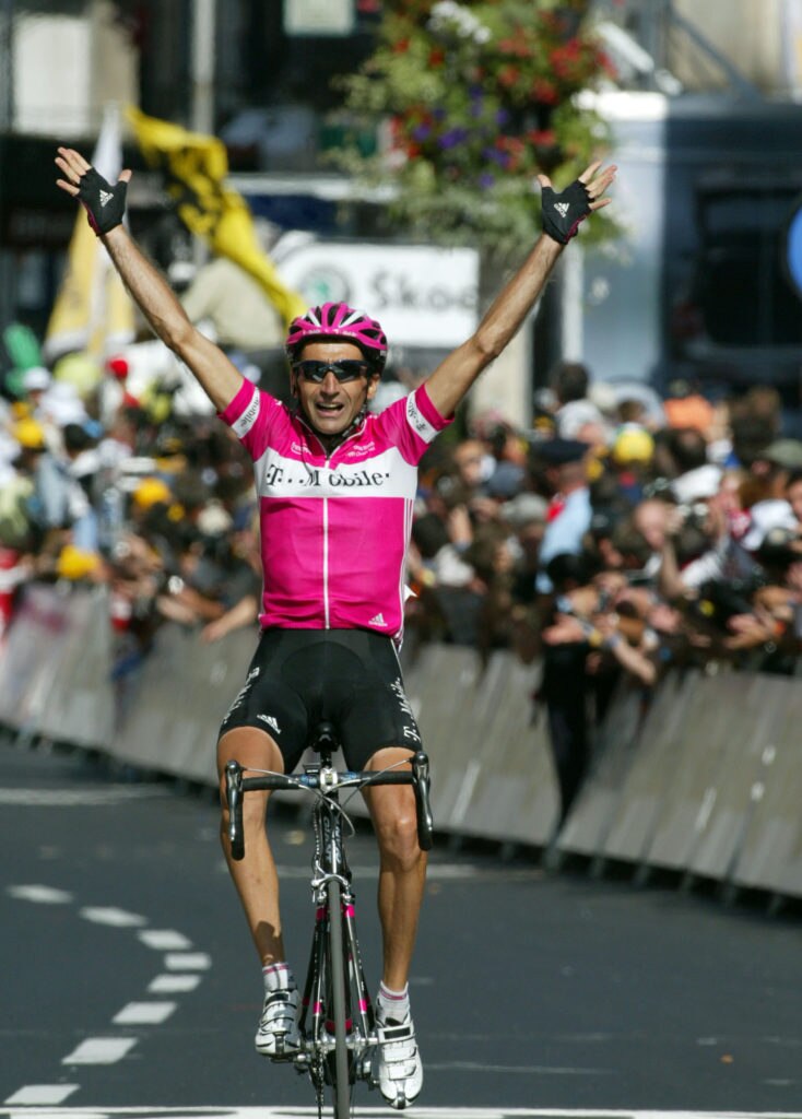 Guiseppe Guerini gewinnt die 19. Etappe der Tour de France am 22.07.2005 von Issoire nach Le Puy-en-Velay