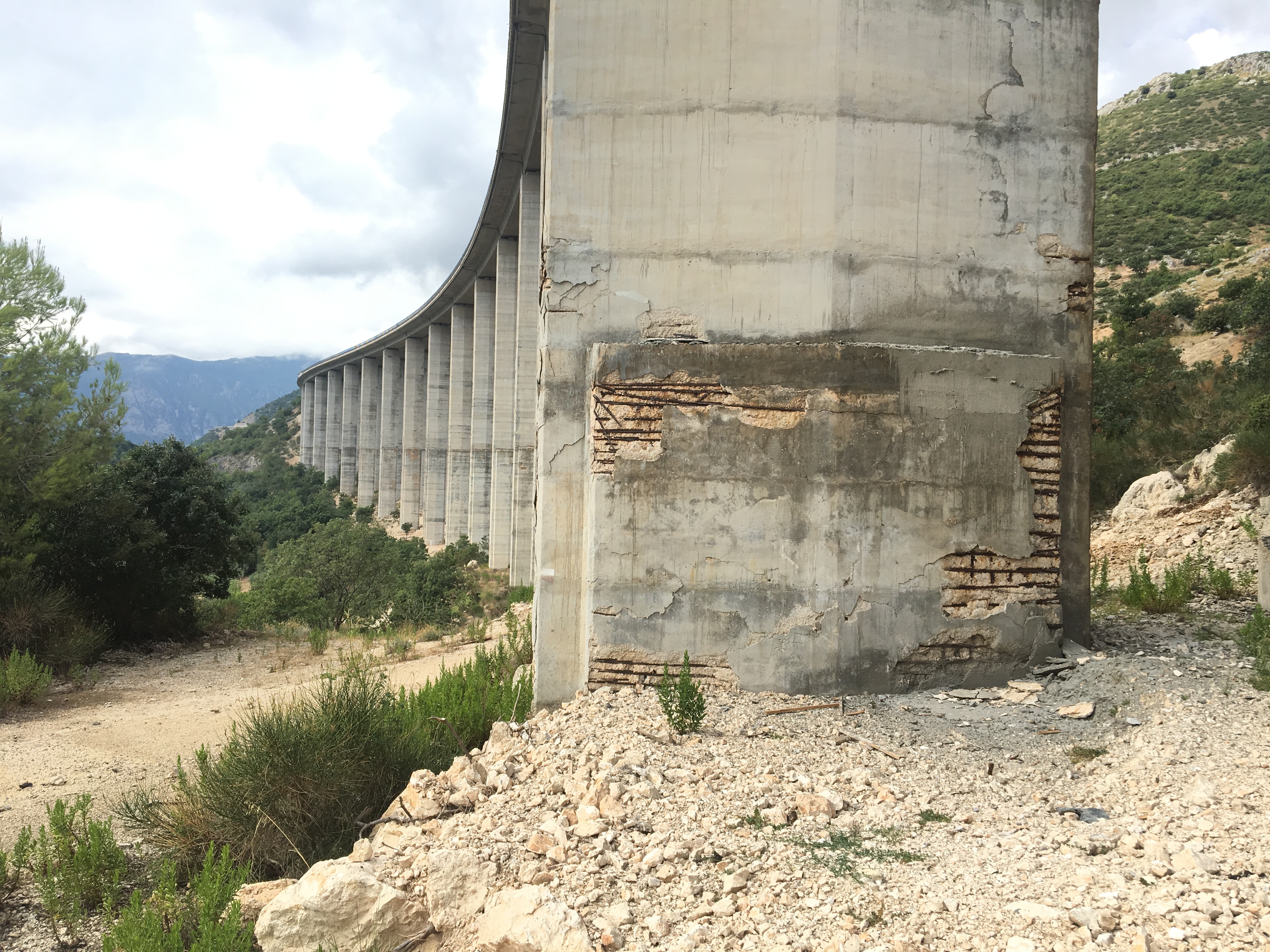 Autostrada, viadotto, incuria, Strada dei Parchi