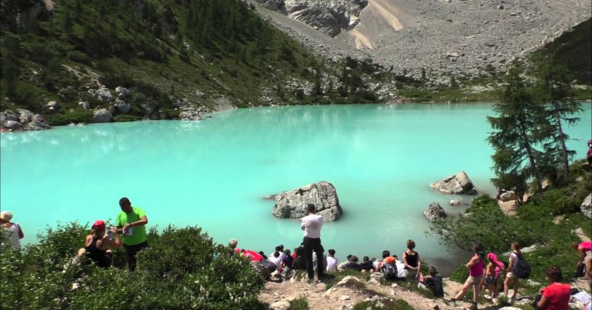 Lago di Sorapiss, turisti, cafoni, daspo, Mauro Corona