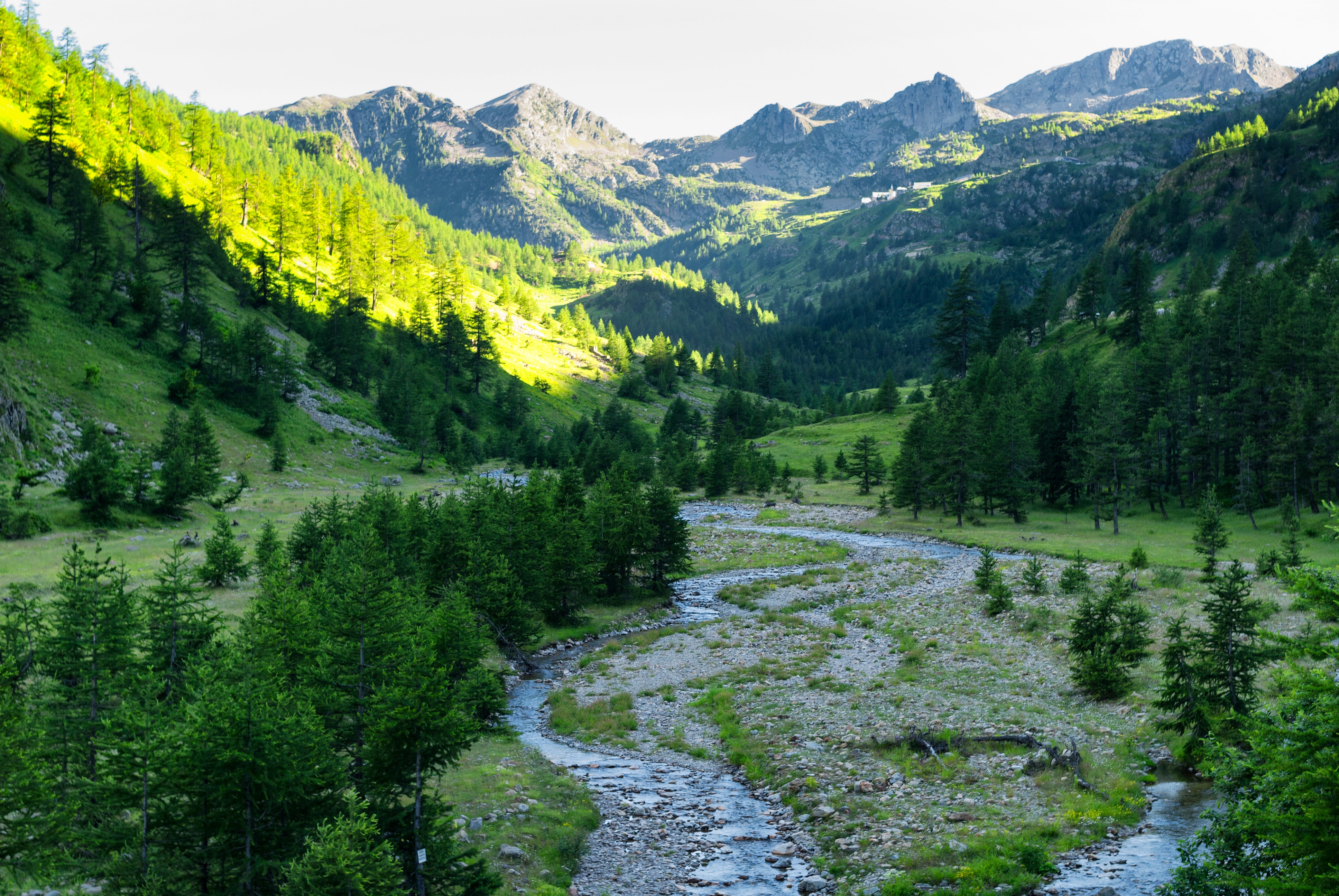 In edicola - Alpi Marittime da esplorare e conoscere con le guide di Meridiani Montagne