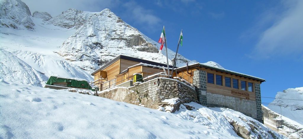 Il rifugio Pian Dei Fiacconi prima della valanga