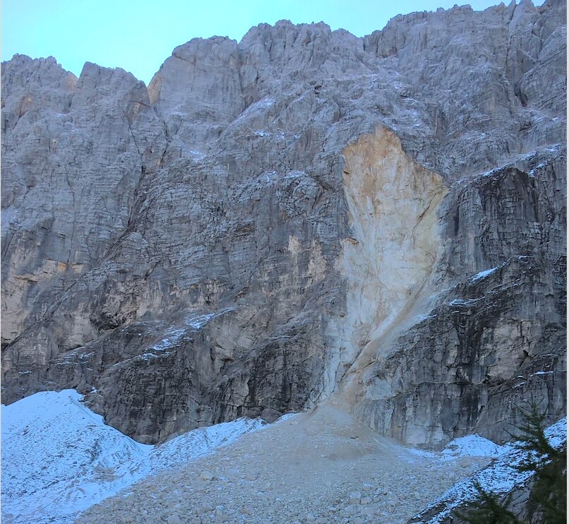 Photo of Enorme valanga in Valbruna, crolla una parete del Buinz