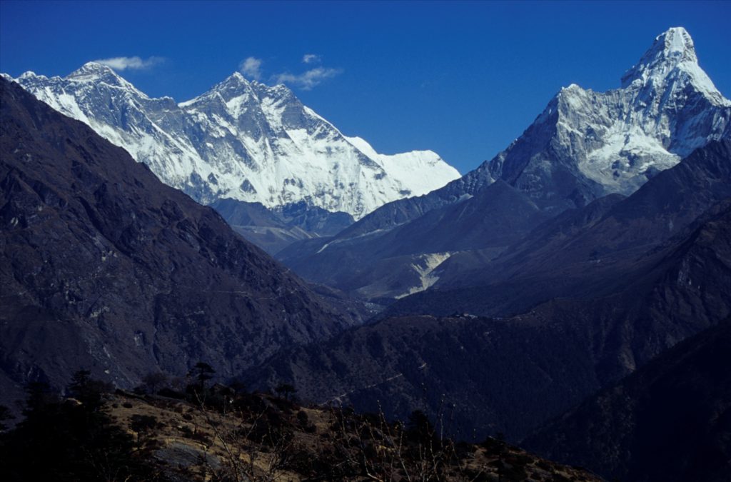 alpinismo, incidenti montagna, himalaya, ama dablam