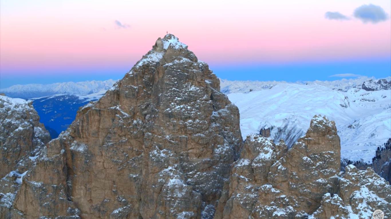 Photo of L’emozionante video di un drone in volo sulle Dolomiti dall’alba al tramonto