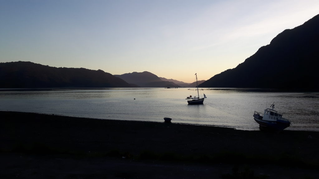 Hornopiren al tramonto. Foto Mirco Robaldo