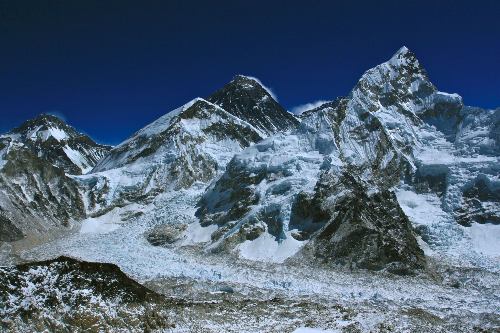 Photo of Everest. Rugby per beneficienza al campo base avanzato