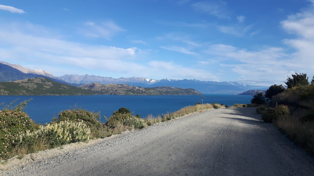 Lago General Carrera. Foto Mirco Robaldo
