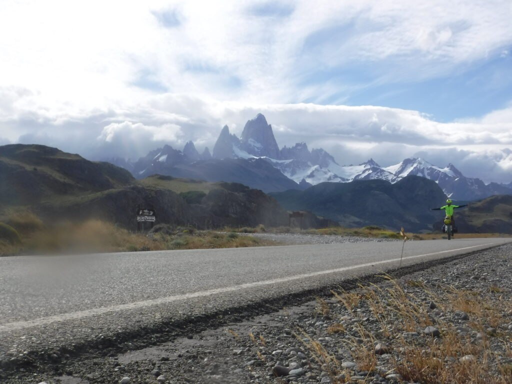 Uscendo da El Chalten. Foto Mirco Robaldo