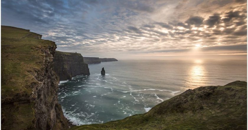 Irlanda, Scogliere di Moher, selfie seat, sicurezza, turismo