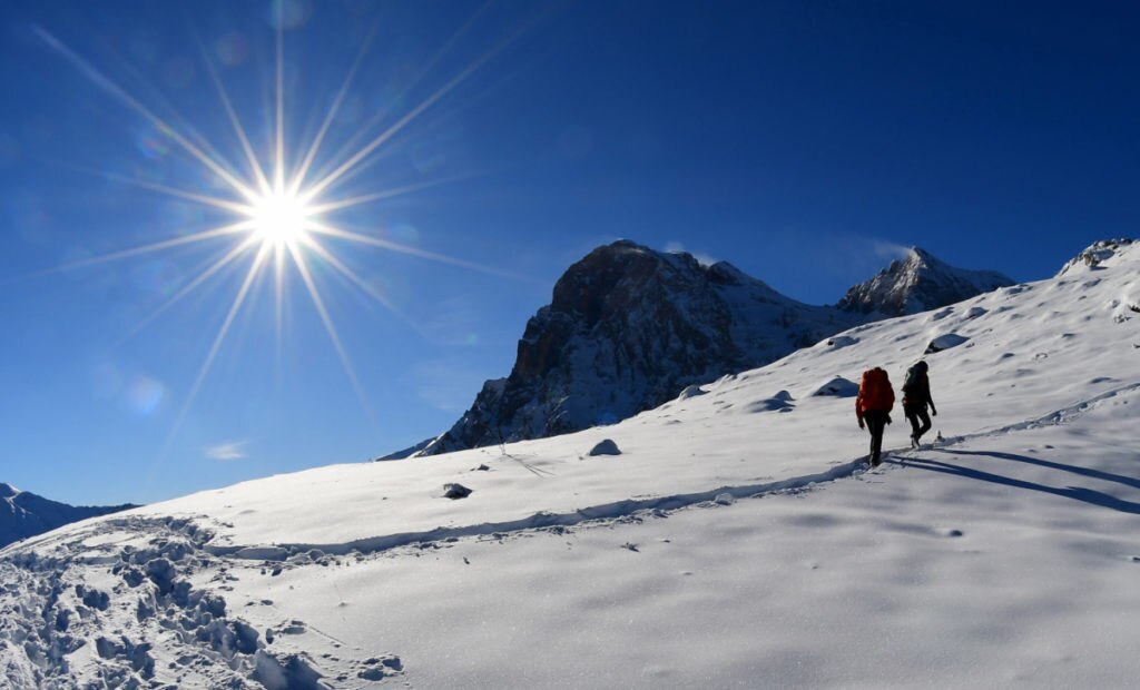 Escursionisti tra Cima Alta e l