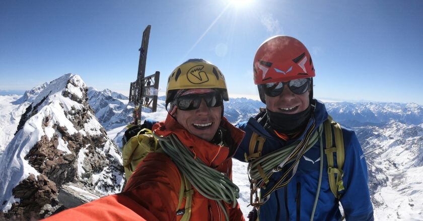 François Cazzanelli e Francesco Ratti in vetta al Cervino. Foto François Cazzanelli