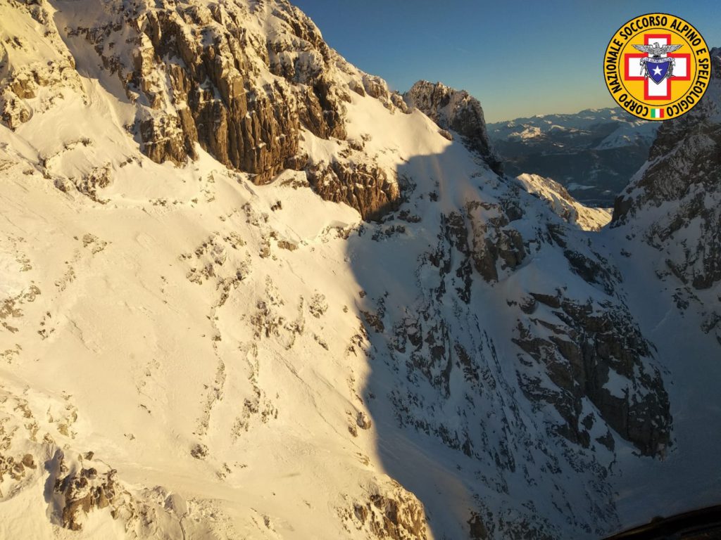 Il luogo del distacco della valanga sul Coglians