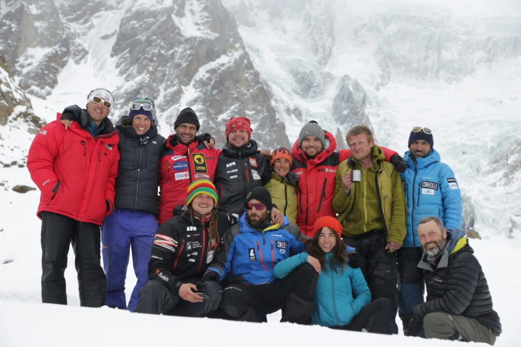 Il gruppo di alpinisti al campo base del Nanga Parbat inverno 2015-2016