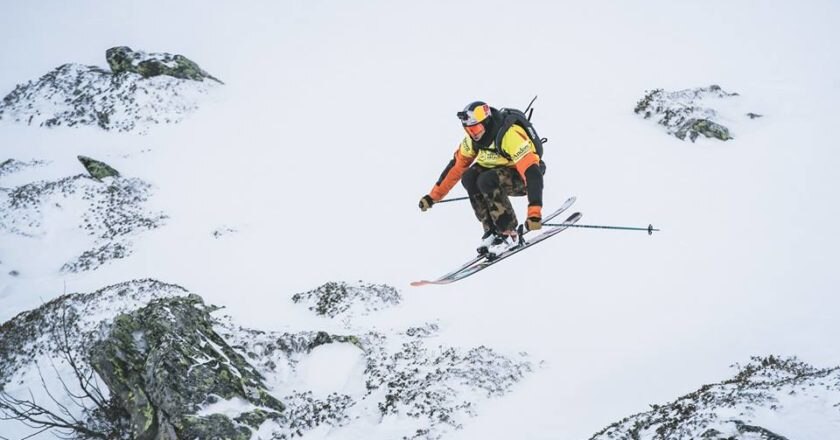 Markus Eder durante un salto. Foto Facebook Freeride World Tour