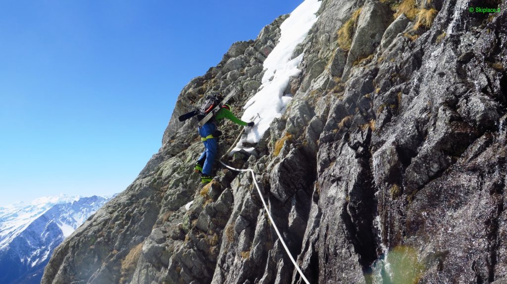 Andrea Bormida in salita dalla ferrata del rifugio Boccalatte-Piolti alle Grandes Jorasses