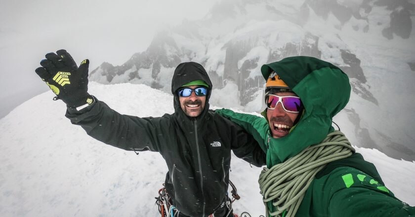 Nicola e Matteo in vetta al Cerro Torre. Foto archivio Della Bordella