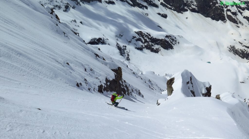 Mattia Varchetti sui pendii perfetti e lisci del Canale ad Arco, Roccia Viva