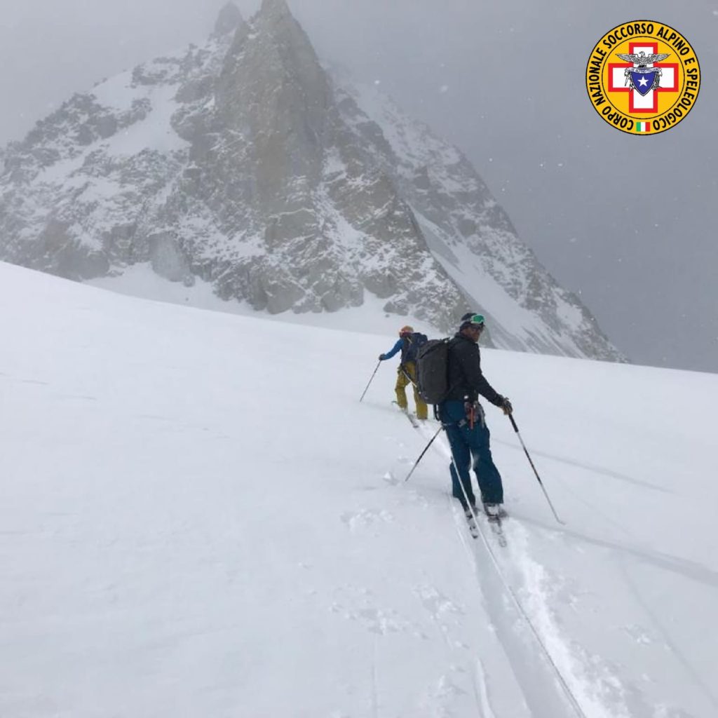 Le squadra di soccorso del CNSAS durante l'intervento via terra. Foto @ CNSAS Valle d'Aosta