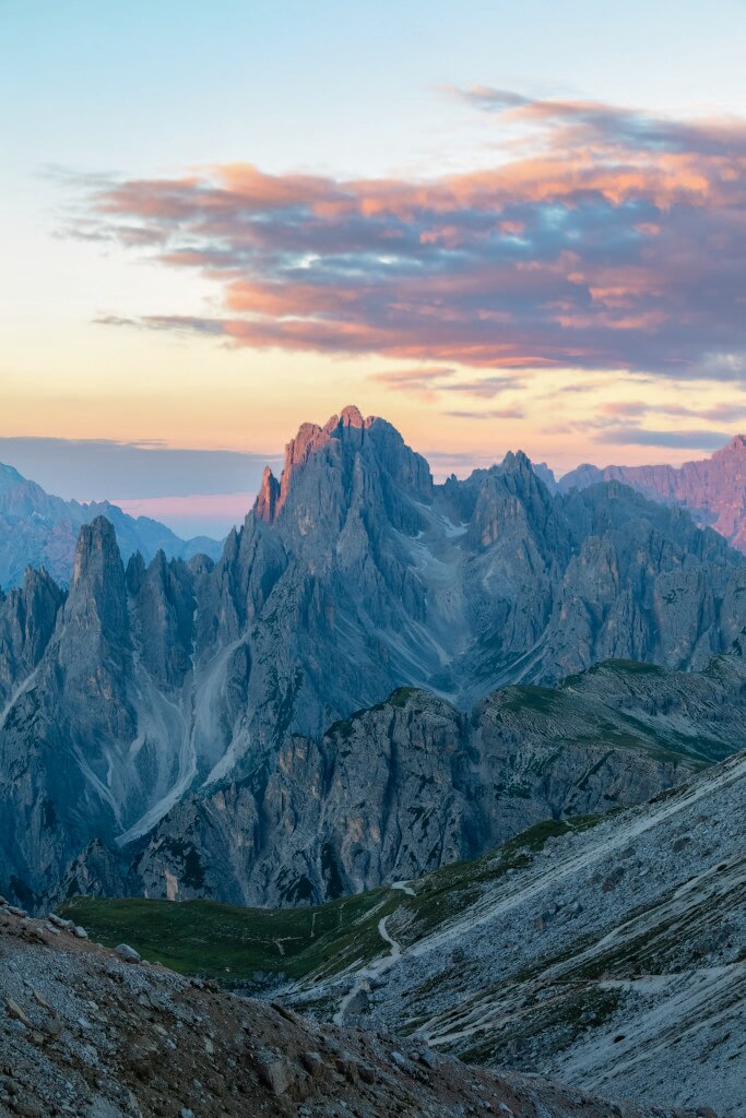 Alba sui Cadini di Misurina da forcella Lavaredo. Foto @ Moreno Geremetta