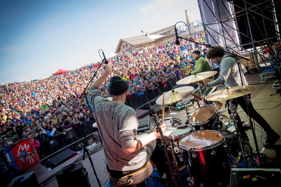 Un momento del concerto di Tom Walker. Foto Facebook Kronplatz