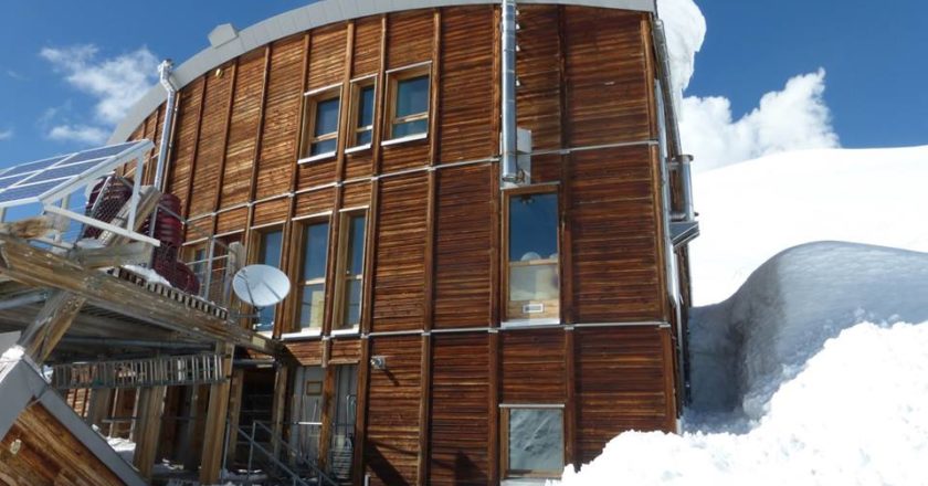 refuges des conscrits, francia, monte bianco, neve, elicottero, pericolo