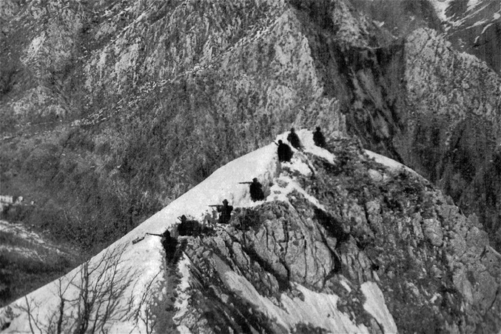 Alpini della Monterosa sul Monte Altissimo