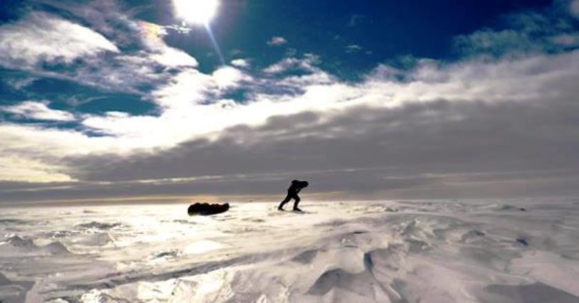 Danilo in marcia sul plateau antartico. Foto archivio Danilo Callegari