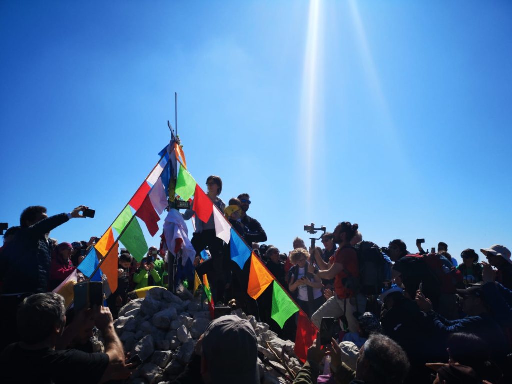 Sulla vetta viene svelata la targa in memoria di Daniele Nardi