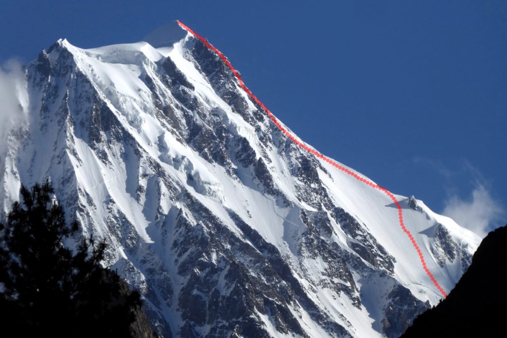 Jinnah Peak con il tracciato della via Ghotolti Dreams sulla parete SE. Foto F. Rota Nodari
