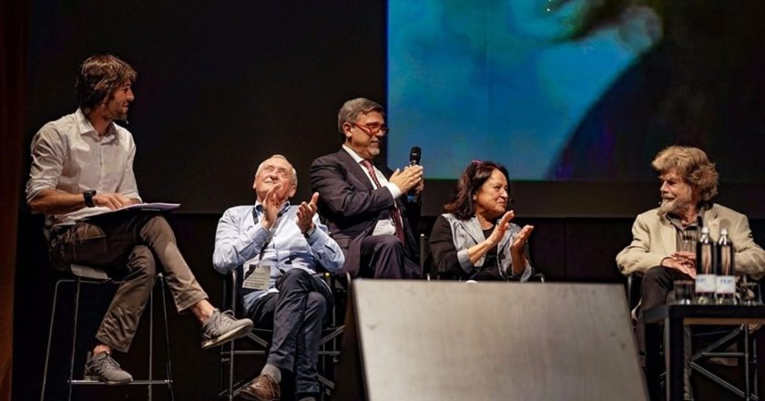 Un momento della serata in onore di Kukuczka. Foto Facebook Hervé Barmasse