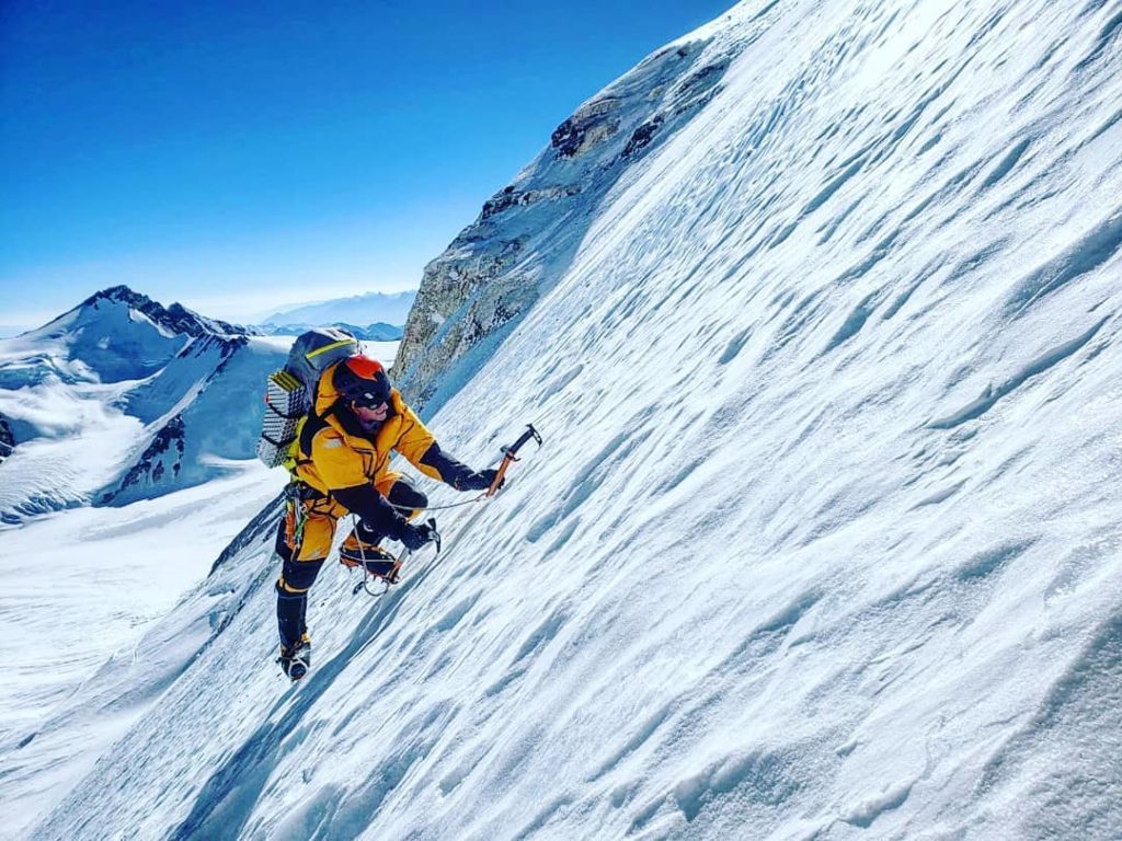 Esteban Mena sulla Nord dell'Everest - Foto Instagram @Cory Richards