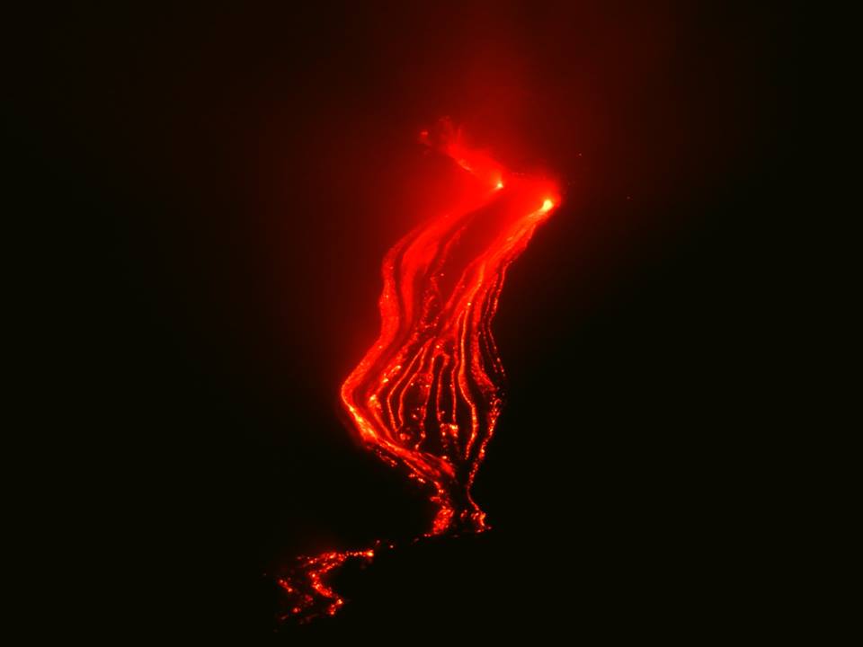 Photo of L’Etna torna a dare spettacolo. Eruzione in corso sui due lati del Nuovo Cratere di Sud Est
