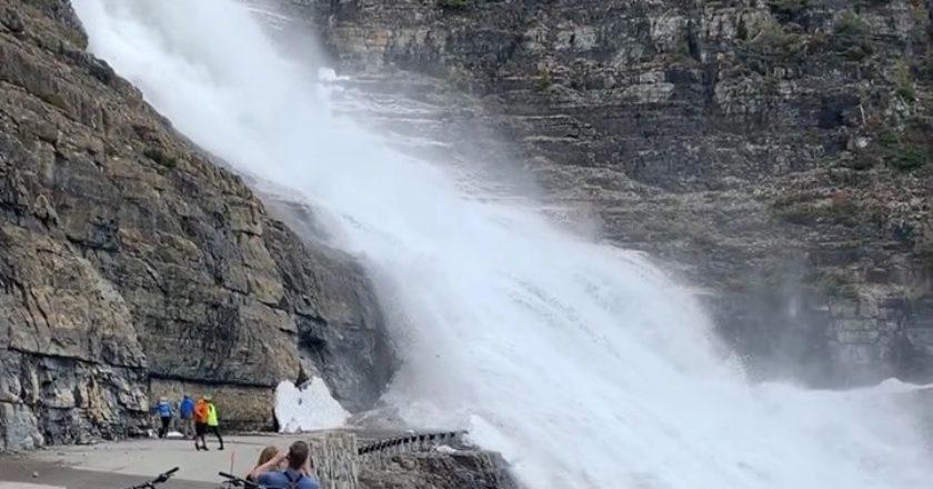 glacier national park, montana, USA, valanga, ciclisti