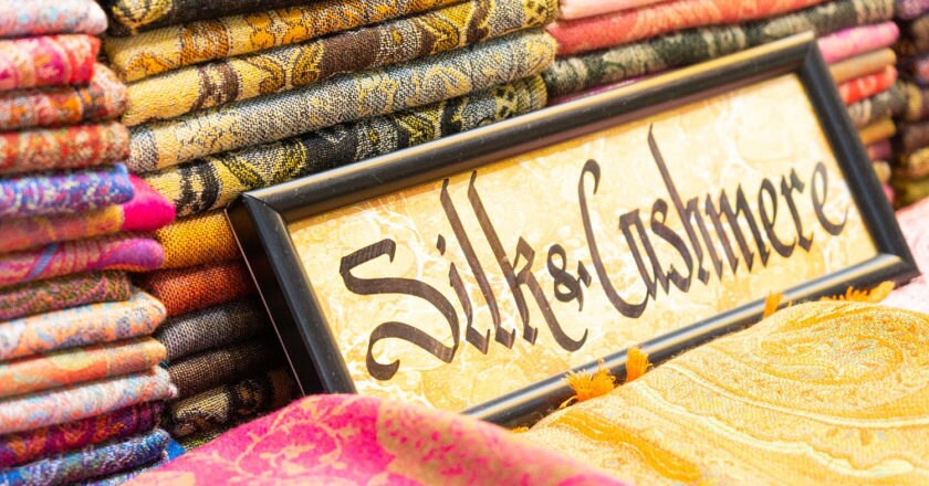 soul silk, ciclismo, ebike, cina, via della seta, yanez borella, giacomo meneghello